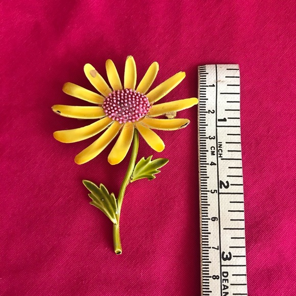 VINTAGE FLOWER PIN FROM THE 1960s - Picture 2 of 4